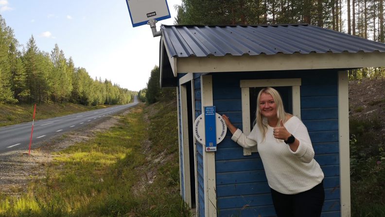 Reflective device at a bus stop
